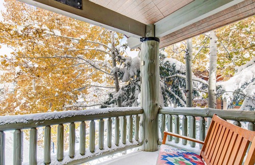 Park Meadows Casa | Dog-friendly home with private hot tub, fireplace, en suites & great location