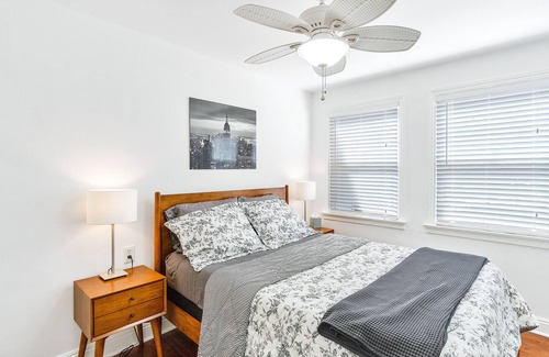 Cortez Hill Condominio | ¡NUEVO LISTADO! Casa para perros con cocina completa y patio amueblado, cerca del centro