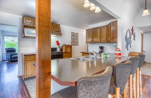Coos Bay Casa | Casa para perros con chimenea de leña y vista al mar - cerca de la playa