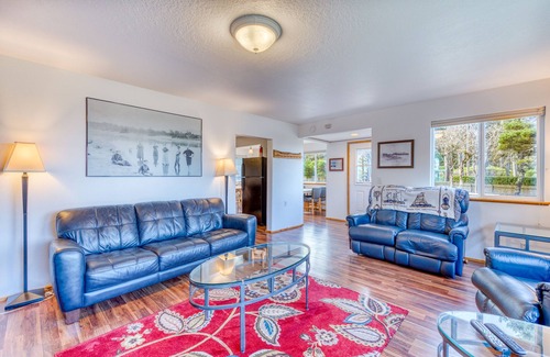 Coos Bay Casa | Casa para perros con chimenea de leña y vista al mar - cerca de la playa