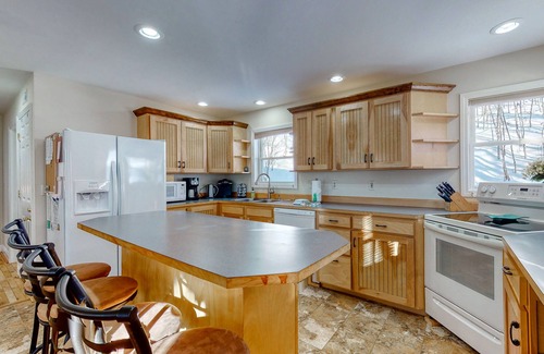 Eidelweiss Village Casa | Dog-friendly home with large deck, AC, grill, fireplace & beach access