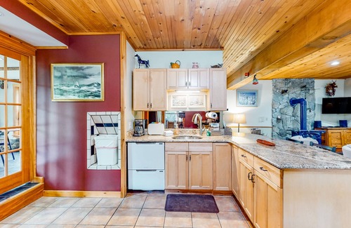 Mount Holly Casa | Dog-friendly house on 5 acres with balcony, fireplace, & W/D - near skiing