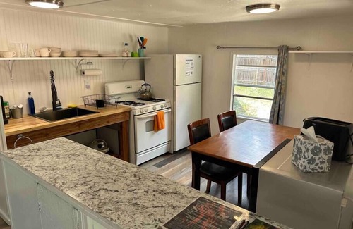 Coal Creek Canyon Cabina | Dog-friendly John C Frémont Lodge on Coal Creek - Boulder/Golden