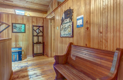 Greenbank Cabina | ¡Cabaña de madera para perros rodeada de hermosos bosques con lago cercano!