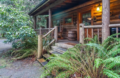 Greenbank Cabina | ¡Cabaña de madera para perros rodeada de hermosos bosques con lago cercano!