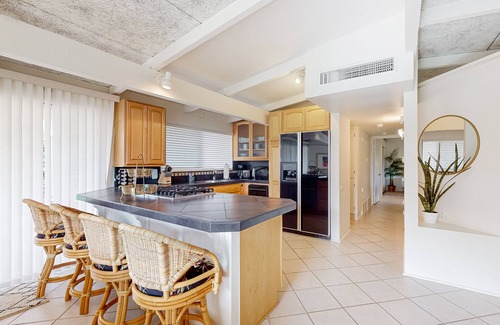 Palm Desert Condominio | Dog-friendly mountain view condo with pool, grill, open layout, AC, & internet