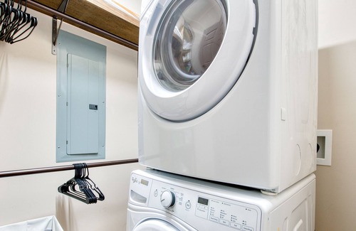 Cullowhee Cabina | Dog-friendly mountain home w/ central AC, EV chargers, fireplace, & washer/dryer