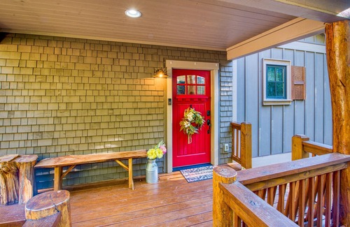 Cullowhee Cabina | Dog-friendly mountain home w/ central AC, EV chargers, fireplace, & washer/dryer