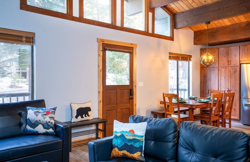 Truckee Casa | Dog-Friendly Northstar Home w/ Private Hot Tub