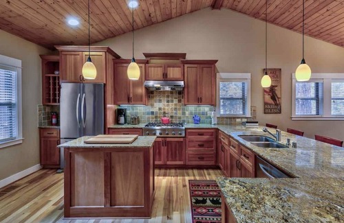 Truckee Casa | Dog-Friendly Northstar Ski House 4Bed/3Bath