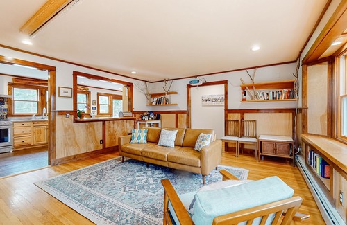 Easton Casa | Dog-friendly retreat near outdoor rec with wood stove, firepit, desk, & mtn view