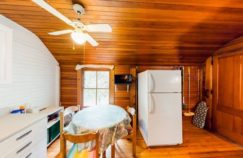 Charlotte Cabaña | Dog-friendly retreat with porch, kayaks, & amazing views - right on the water