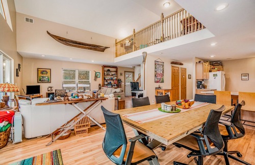 Honor Casa | Dog-friendly riverside retreat with canoe, kayaks, paddle-board, and wood stove