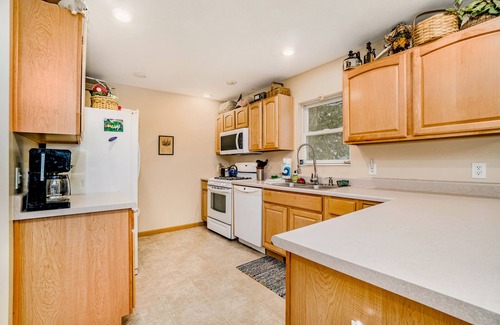 Honor Casa | Dog-friendly riverside retreat with canoe, kayaks, paddle-board, and wood stove