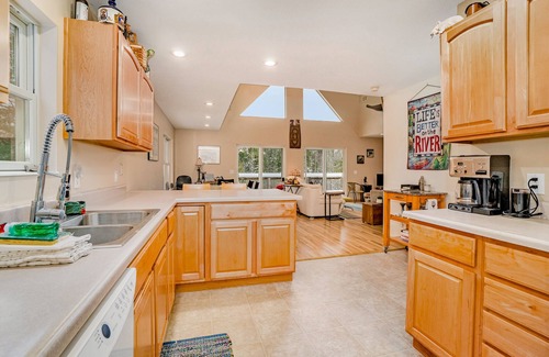 Honor Casa | Dog-friendly riverside retreat with canoe, kayaks, paddle-board, and wood stove