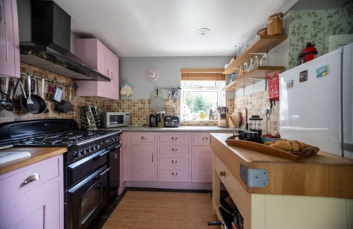 Muddiford Cabaña | Dog friendly rural retreat with countryside views