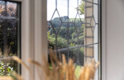 Muddiford Cabaña | Dog friendly rural retreat with countryside views