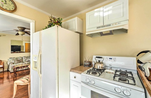 Independence Cabaña | Dog-Friendly Senatobia Cottage w/ Fishing Pond!