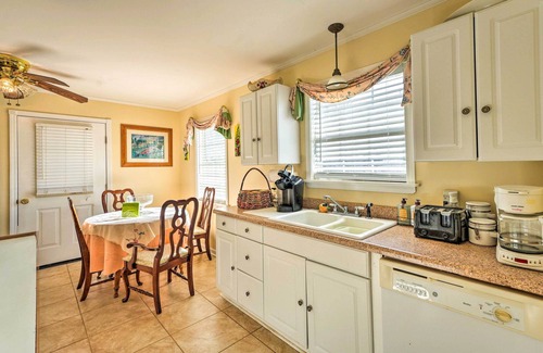 Independence Cabaña | Dog-Friendly Senatobia Cottage w/ Fishing Pond!