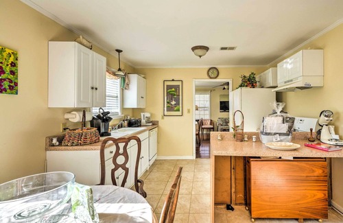 Independence Cabaña | Dog-Friendly Senatobia Cottage w/ Fishing Pond!