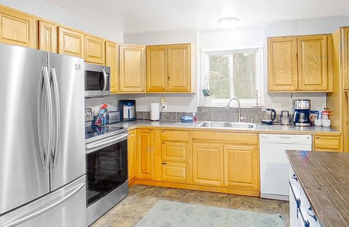 Eagle River Apartamento | Dog-friendly serene mountain retreat with W/D on-site & nearby hiking trails