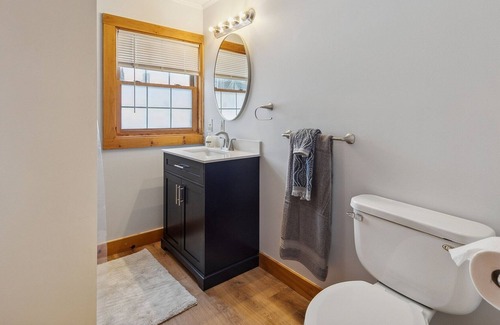 Campton Apartamento | Dog Friendly! Simple And Cozy Apartment Just Mins To Loon Mountain And Waterville Valley 1 Bedroom Apts by Redawning