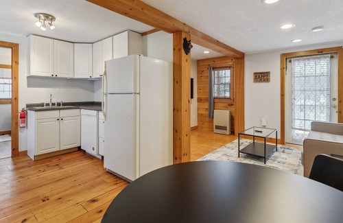 Campton Apartamento | Dog Friendly! Simple And Cozy Apartment Just Mins To Loon Mountain And Waterville Valley 1 Bedroom Apts by Redawning