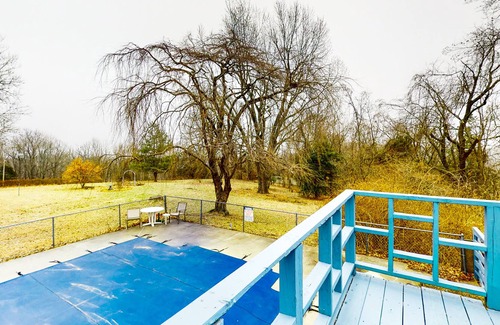 Eureka Springs Casa | Dog-friendly suite with a pool, fireplace, AC, & near downtown