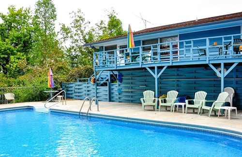 Eureka Springs Casa | Dog-friendly suite with a pool, fireplace, AC, & near downtown