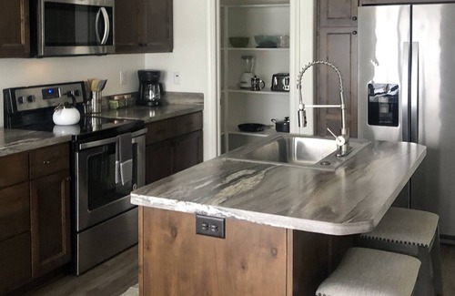 Idaho Falls Casa | Dog friendly townhome with garage access 5 miles to downtown.