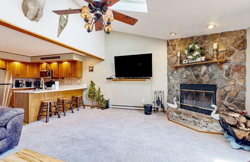 Thayerville Casa | Dog-friendly townhouse with wood-burning fireplace, balcony & washer/dryer
