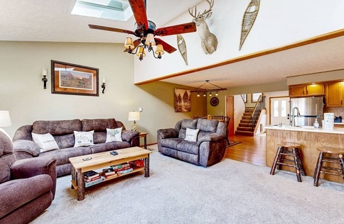 Thayerville Casa | Dog-friendly townhouse with wood-burning fireplace, balcony & washer/dryer