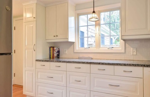 East Harwich Casa | Dogs welcome, huge yard right next to Rail Trail!