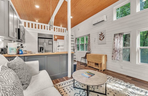 Menlo Casa | Dogwood Cottage with Private Fire Pit – Sleeps 6