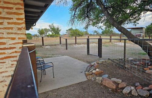 Sonoita Casa | Dogwood Flats - A cozy guest house in the oak trees!