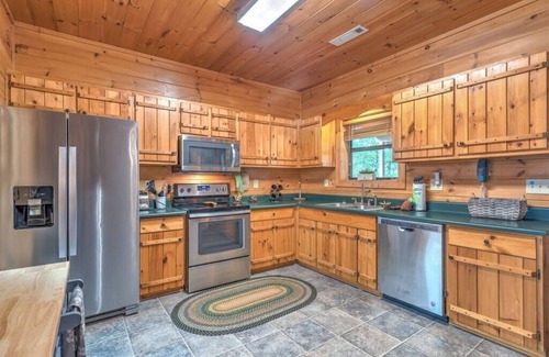 Morganton Cabina | Dogwood | Free Night Offer!