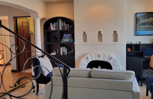 Capistrano Beach Casa | Historic Capo Bch Home-Minutes to Harbor & Beaches- Nu Remodel-Hot Tub, AC, WIFI