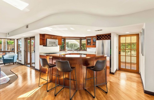 Capistrano Beach Casa | Historic Capo Bch Home-Minutes to Harbor & Beaches- Nu Remodel-Hot Tub, AC, WIFI