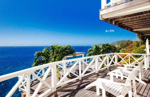 Falmouth Harbour Cama Y Desayuno | Dolcevita Cliff Resort Dieppe bay by KlabHouse