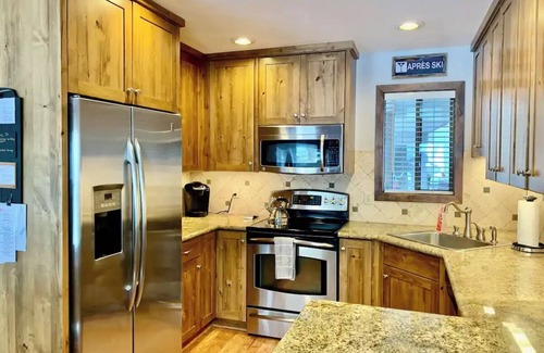 Elkhorn Village Condominio | Dollar Mountain View Condo. 2 king beds and 2 twins.