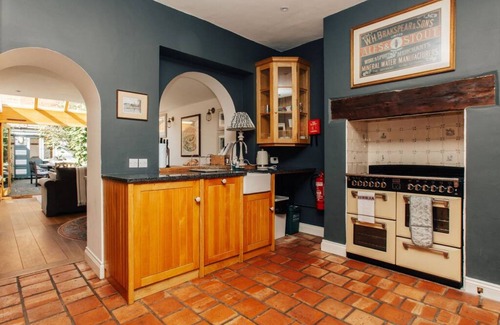Henley-on-Thames Casa | Dolls House - Luxury Townhouse - From 400 Per Night