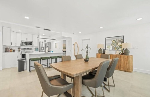 Tampa Casa | Dolphin Cove | Pool Hot Tub Tiki Bar