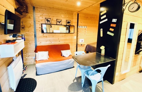 Saint-Laurent-dAndenay Apartamento | Estudio-Apartamento-Baño con bañera