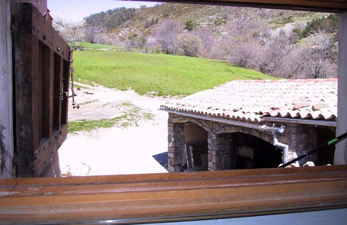 Castellet-les-Sausses Cabaña | Domaine du Fa: casa "escuela" en el borde de un centenario de castaño