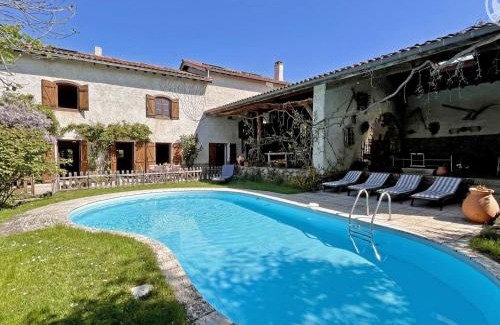 Essertines-en-Donzy Casa | Domaine de Campagne : Gîtes, Piscine et Spa, Animaux Bienvenus - FR-1-496-364