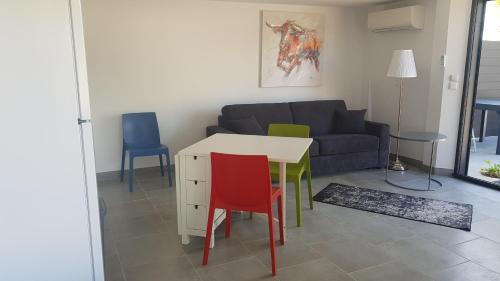 Saint-Laurent-d'Aigouze Casa | Domaine de L'Outarde Canepetiére Gîte A