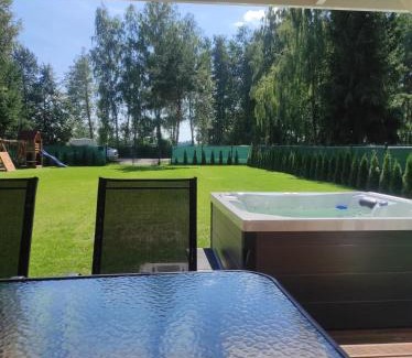 Pisz Casa | Domek z jacuzzi,kajaki i rowery,sauna -Malinowy Reset