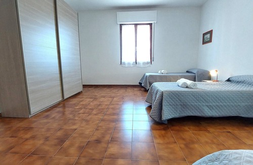 Olmedo Apartamento | Domo de Istiu - Two Bedroom Apartment, Sleeps 5