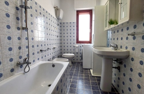 Olmedo Apartamento | Domo de Istiu - Two Bedroom Apartment, Sleeps 5