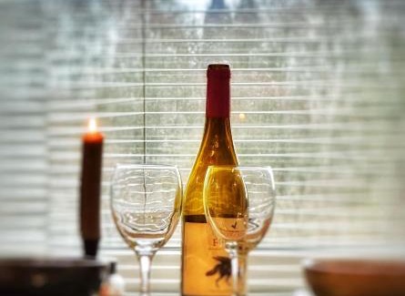 Neuehrenfeld Apartamento | DOMspitzen-BLICK, cooles 2 Zimmer Apt mit Indoor-Swimmingpool auf dem Dach, Küche und Smart-TV